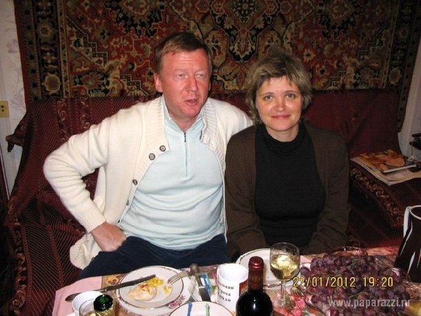 В интернете появилось первое семейное фото Чубайса и Дуни Смирновой