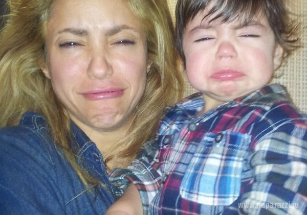 Шакира выложила смешные новогодние фото с сыном