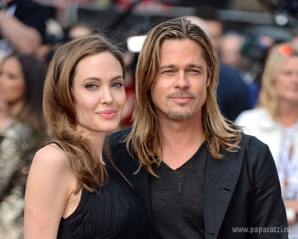 В сеть попали новые фото с отдыха Анджелины Джоли и Брэда Питта 