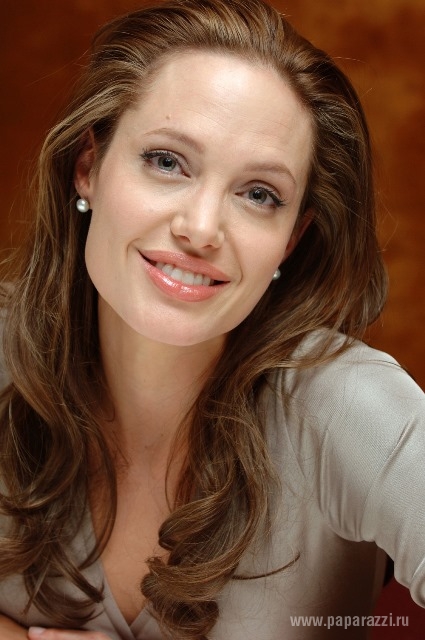 Анджелина Джоли поведала о том, что врачи удалили ей молочные железы