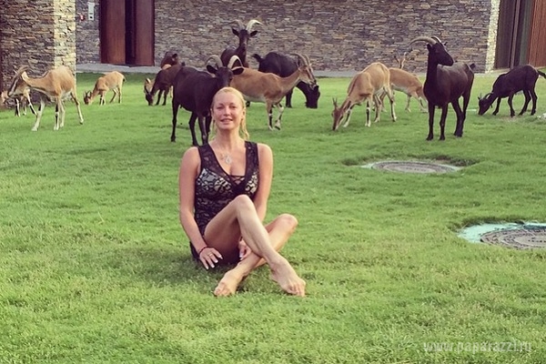 Анастасия Волочкова устроила эротическую экскурсию по турецкому отелю