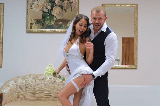 На своей свадьбе Елена Беркова отказалась от нижнего белья