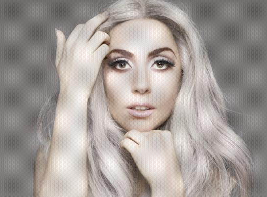 Леди Гага напугала поклонников своей корявой улыбкой