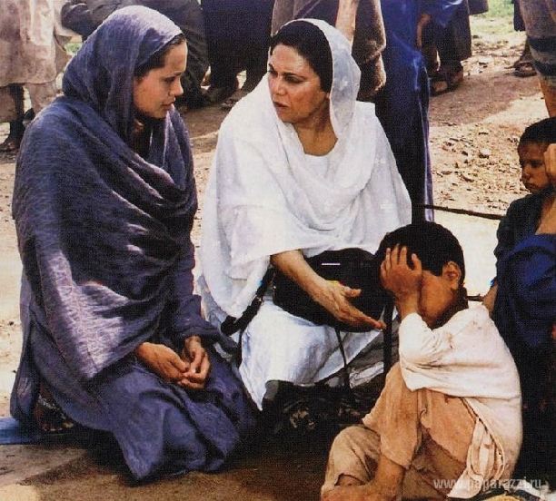 Анджелина Джоли на собственные деньги открыла вторую школу в Афганистане