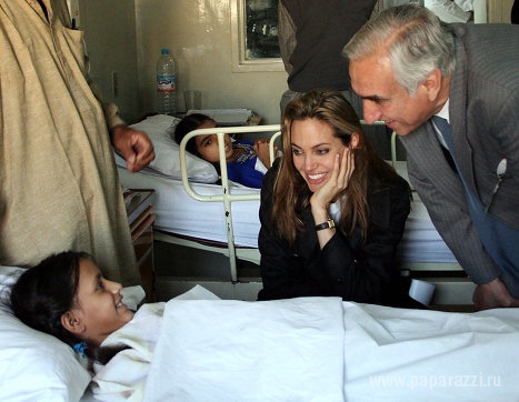 Анджелина Джоли на собственные деньги открыла вторую школу в Афганистане