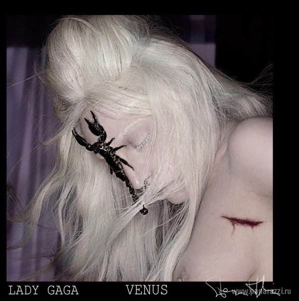 Леди Гага напугала поклонников своей корявой улыбкой