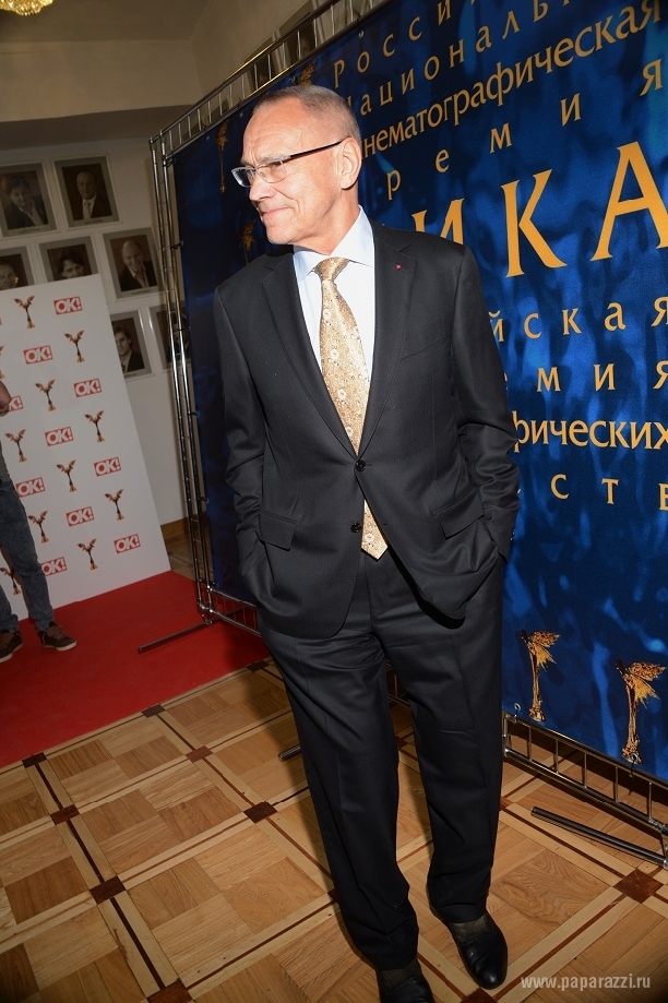На вручение премии "Ника" Андрей Кончаловский пришел в хорошем настроении из-за новостей о Маше