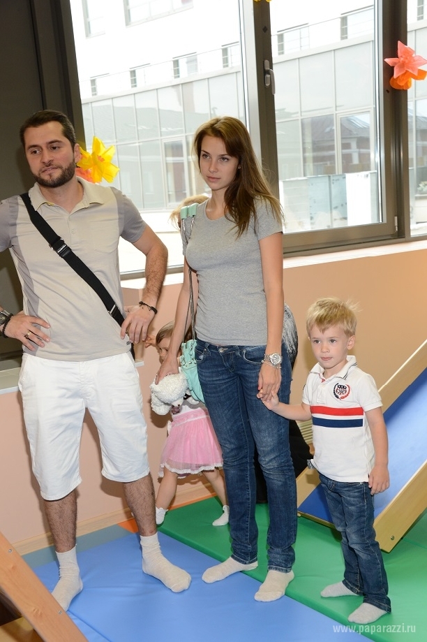 После расставания с женой, на Иракли "повисла" Юля Ковальчук, а он нашел утешение в компании беременной Ольги Маковецкой