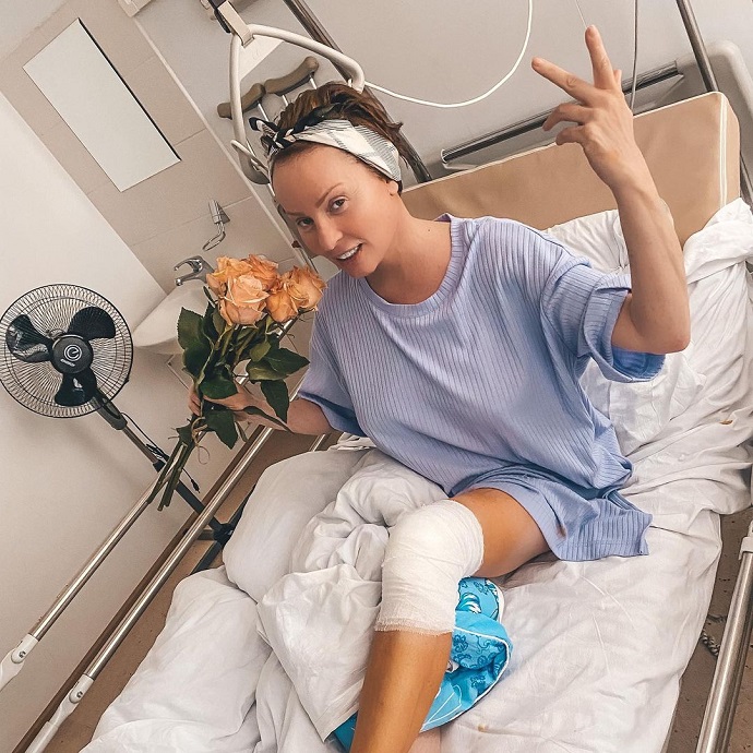 «Новая нога»: Жанна Эппле выложила снимок из больничной палаты в свой день рождения. Топ голых фото молодой Жанны Эппле для журнала Maxim и не только 