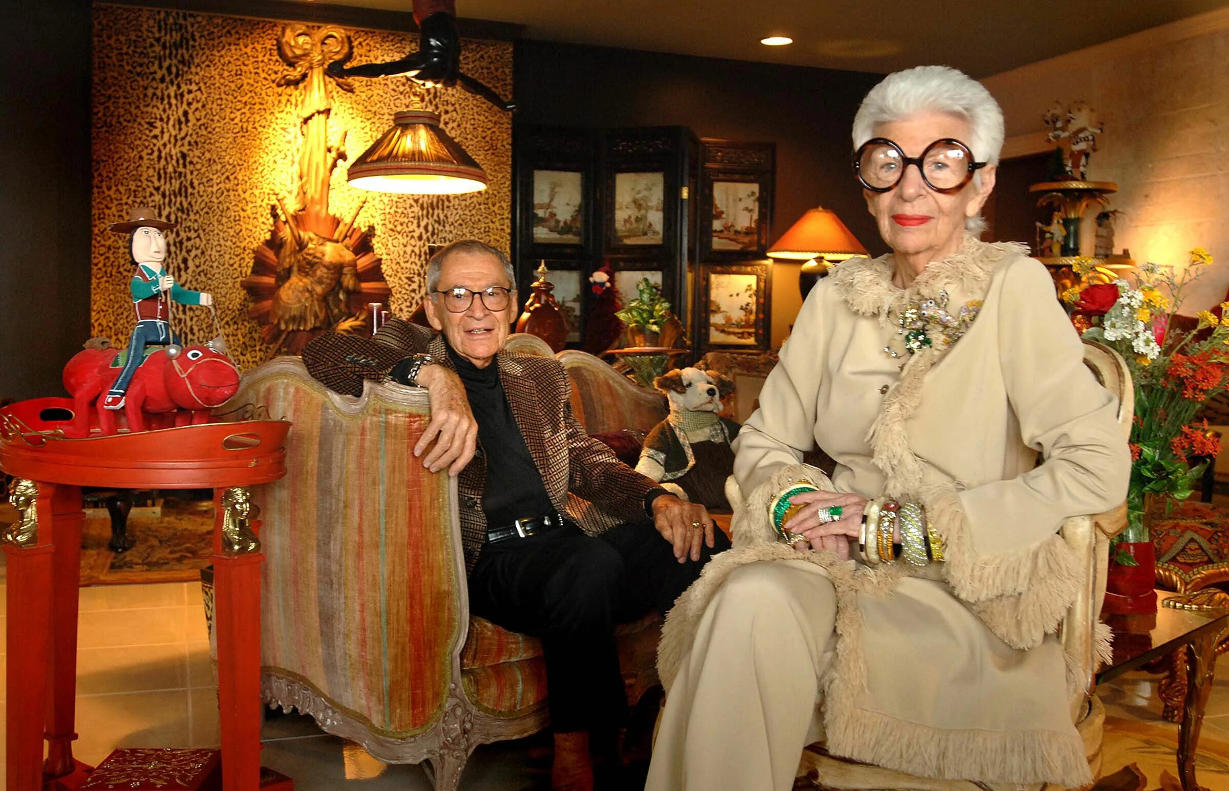«Тост с красным вином»: дизайнер Айрис Апфель отпраздновала свое 102-летие. ТОП ярких фото признанной иконы стиля Айрис Апфель