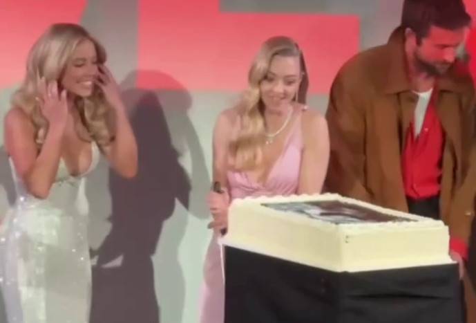 Декольте Аманды Сайферд поблекло на фоне Сидни Суини