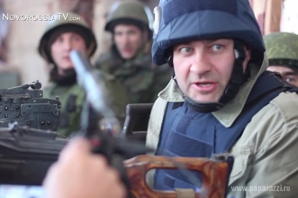 Актер Михаил Пореченков пострелял из пулемета в аэропорту Донецка