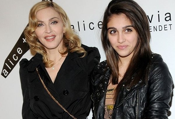 Несовершеннолетняя дочь Мадонны Лурдес напилась прямо на концерте у мамы