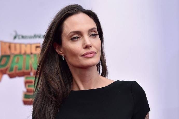 Анджелина Джоли втихаря продала часть общего с Брэдом Питтом поместья