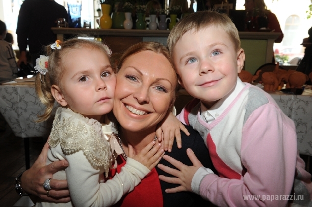 Наталья Бочкарева вывела в свет своих детишек