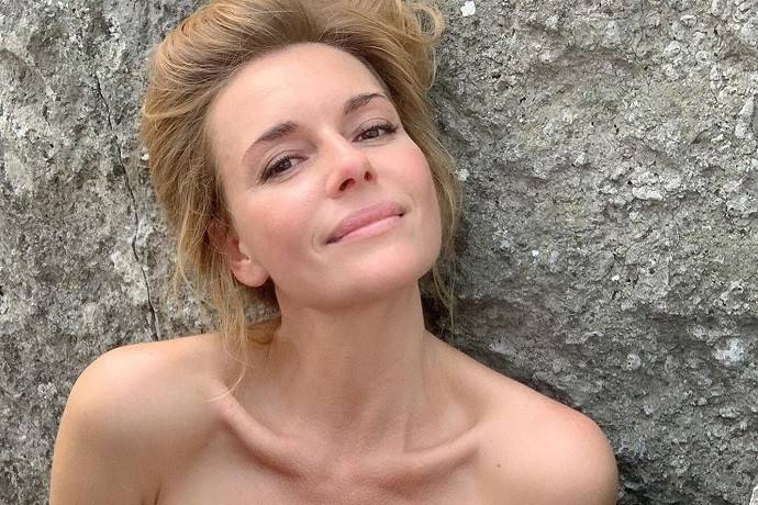 «Баланс»: 45-летняя актриса Любовь Толкалина снова запечатлела себя полуобнаженной
