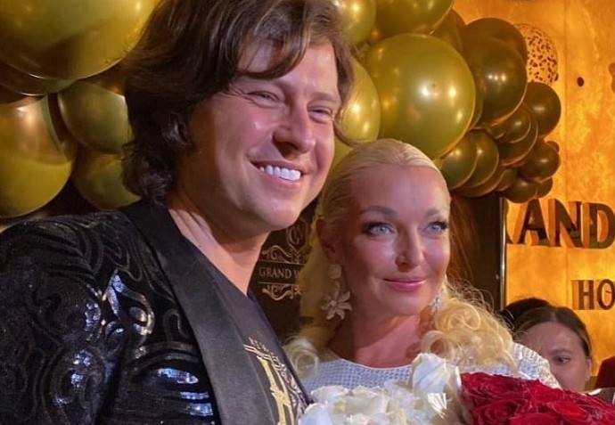 Свадьба отменяется: Анастасия Волочкова отметила свой день рождения без жениха Димы и даже не получила от него поздравления в соцсетях