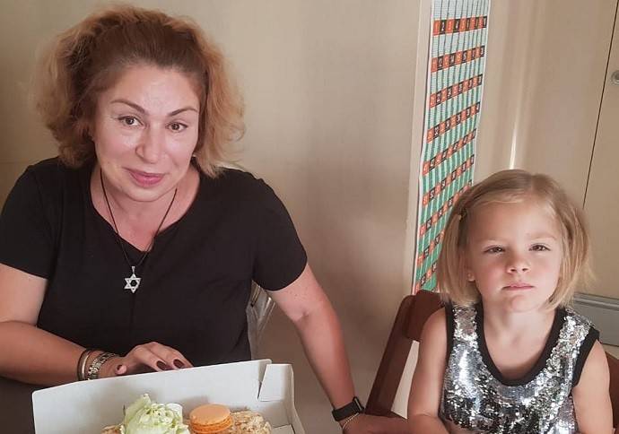 Мама Тимати Симона опубликовала запретный снимок дочери Анны Седоковой Моники
