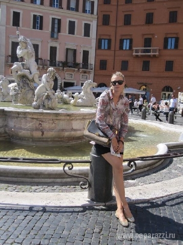 Маша Шарапова в Риме похвасталась стройными ножками
