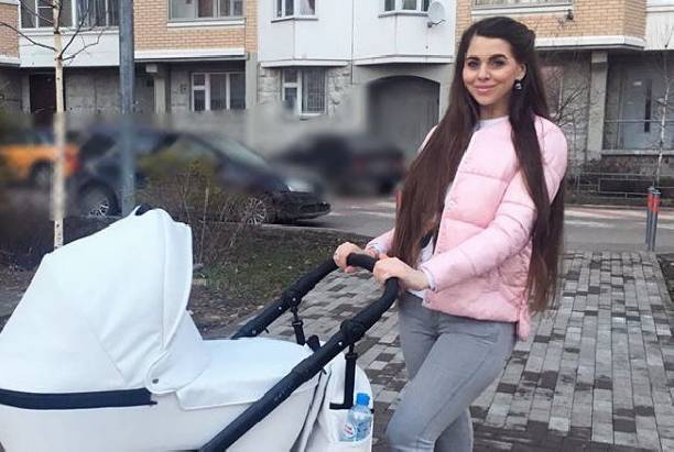 Ольга Рапунцель продемонстрировала тело через две недели после родов