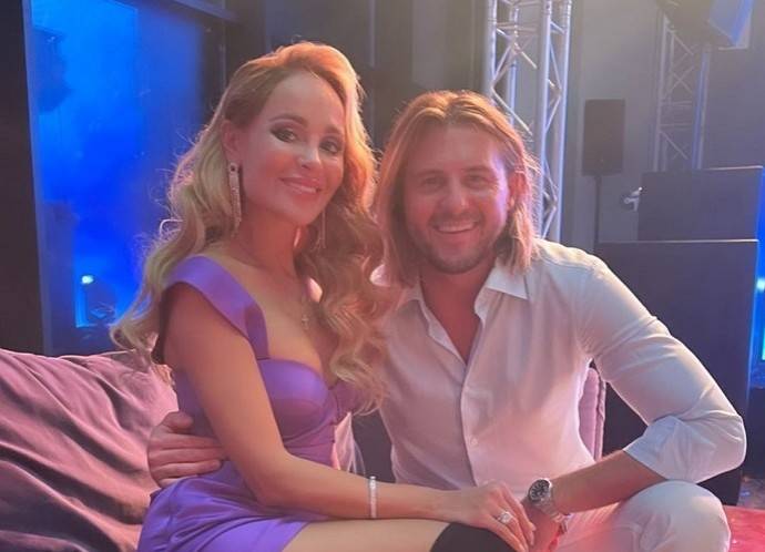 Анна Калашникова зажгла в клубе с любовником бывшей жены Григория Лепса