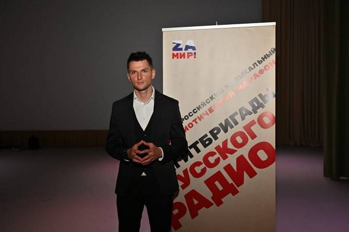 Максим Завидия, Тутси и Светлана Фед: агитбригады «Русского Радио» дали в феврале три аншлаговых концерта