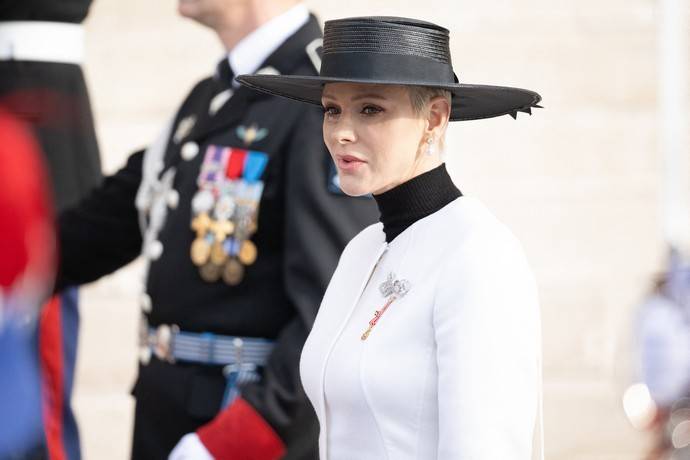 Княгиня Шарлен изображает идеальную супругу правящего монарха на торжествах по случаю Национального дня Монако