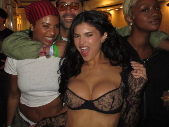 Вслед за Кайли, голливудского красавчика отхватила себе и Кендалл