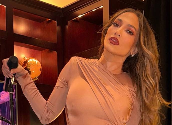 Дженнифер Лопес показала, как выглядит после того, как заканчивается шоу и это так же горячо, как и на сцене