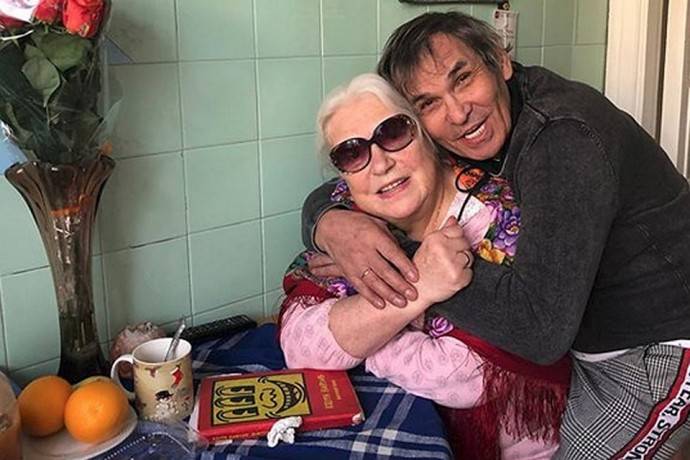 Бари Алибасов втайне от Лидии Федосеевой - Шукшиной переписал квартиру на своего помощника порно - актера