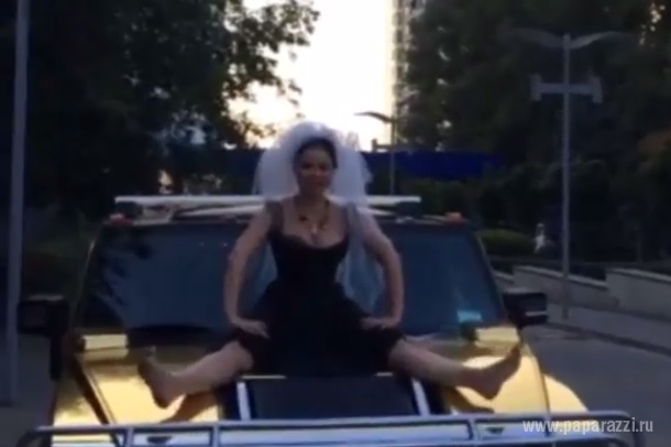 Наташа Королева прокатилась на капоте автомобиля