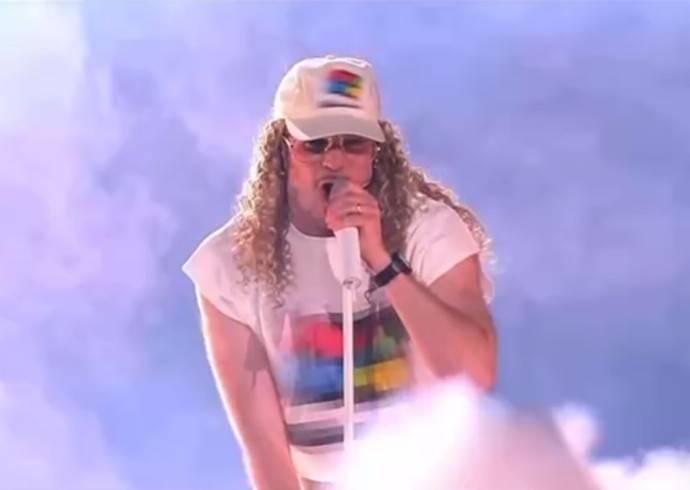 Один из участников финской группы на Евровидении носился по сцене во время выступления с голым задом