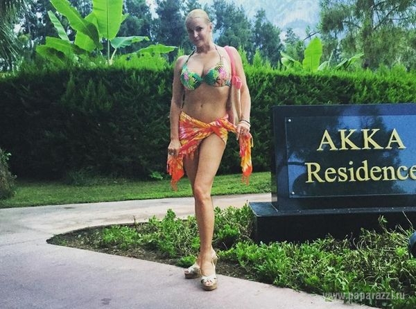 Анастасия Волочкова продолжает шокировать: балерина разместила в Сети фото без нижней части купальника