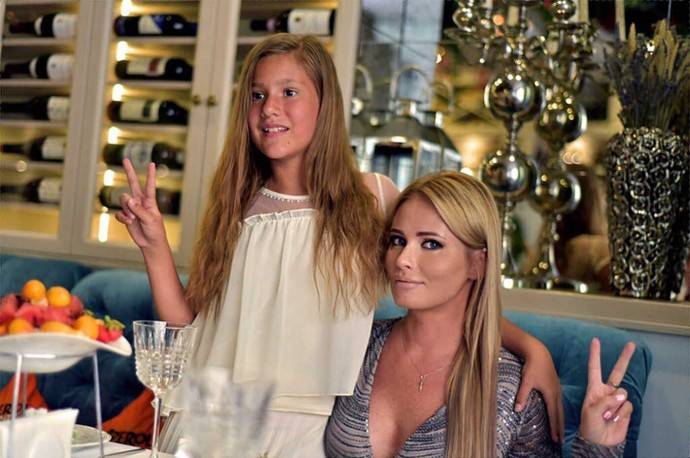 Дана Борисова отправила дочь за границу