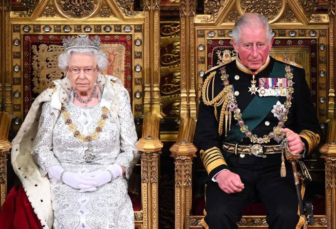 Королева Елизавета передаёт свои полномочия принцу Чарльзу