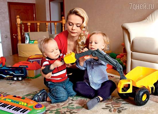 Ксения Новикова вернула своих детей