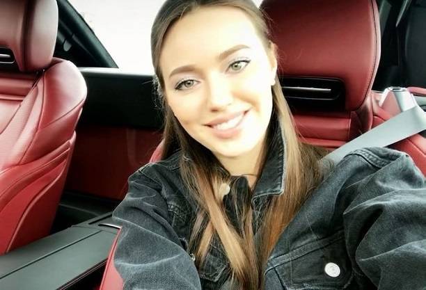 Анастасия Костенко засветила свой новый кабриолет