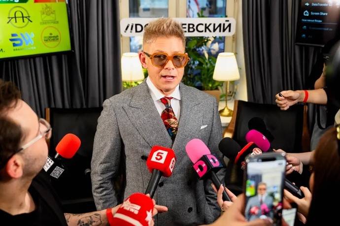 «ДАФоминовые истории или как я однажды купил себе вязаную рыбу»: Митя Фомин презентовал свою первую книгу 