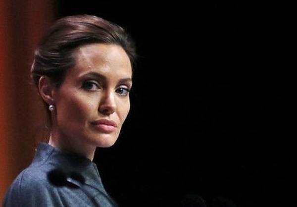 Анджелина Джоли продолжает поражать своей худобой (видео)