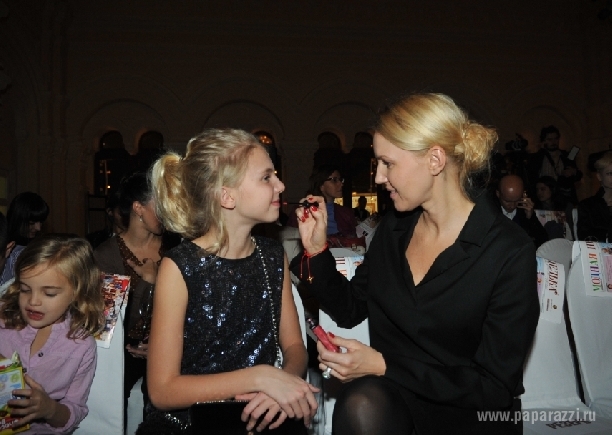Юлия Бордовских приучает 12-летнюю дочь к макияжу
