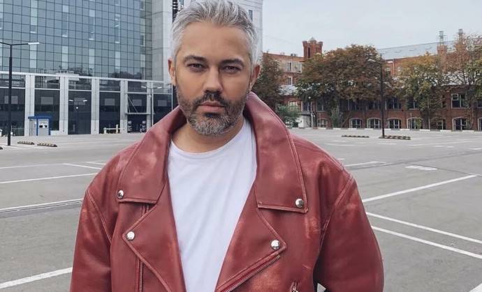 «Похожа на хрюху»: стилист Александр Рогов нещадно раскритиковал внешний вид певицы Жасмин