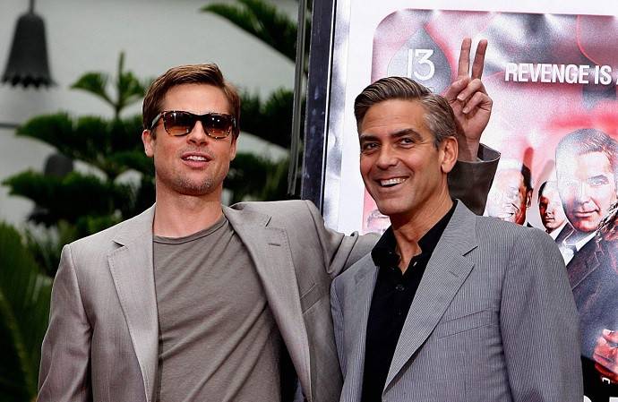 "Двойной удар красавцев": папарацци поймали помолодевшего Брэда Питта и Джорджа Клуни на съемках нового фильма
