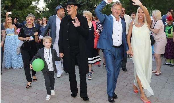 Сын Лизы Боярской и Максима Матвеева вышел на красную дорожку кинофестиваля