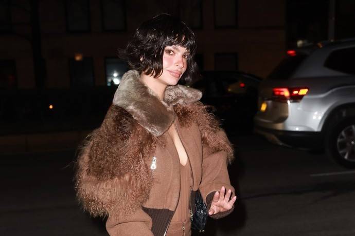 Эмили Ратаковски без лифчика засветилась на шоу Marc Jacobs, а эпатажную дочь Мадонны охрана не пустила на мероприятие