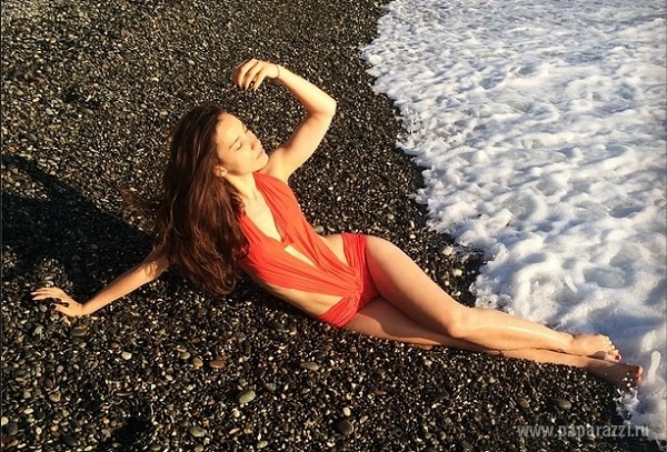Виктория Дайнеко устроила пляжную фотосессию