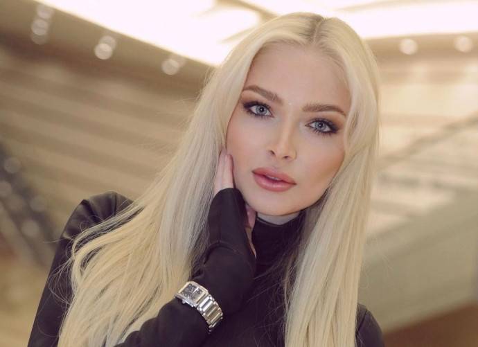 "Я недовольна своим лицом": Алена Шишкова призналась, что лечилась от анорексии и булимии 

