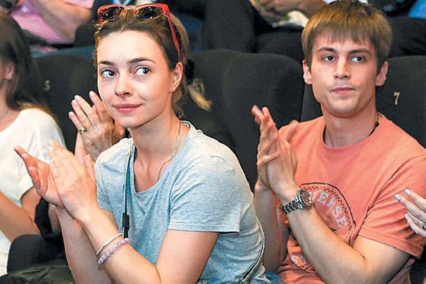Актриса Диана Пожарская опубликовала фото в голубой шубе