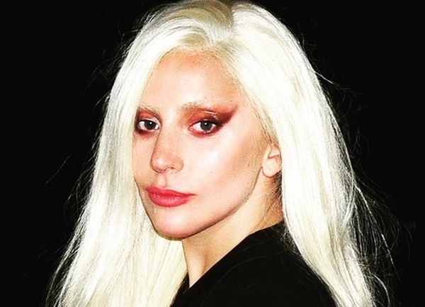 Леди Гага показала округлившийся животик