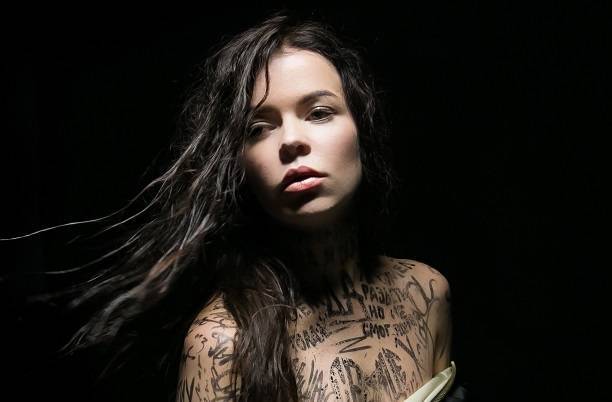Елена Князева покрыла всё свое тело татуировками
