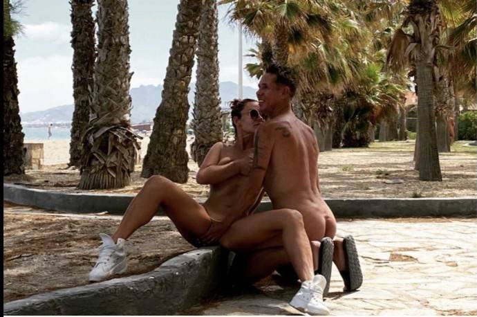 Алексей Панин поделился фотографией своих нудистских развлечений с женой на пляже из категории 18+